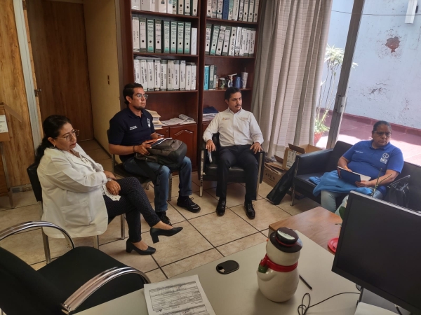 Atiende Issste Michoacán planteamientos de maestros en Uruapan