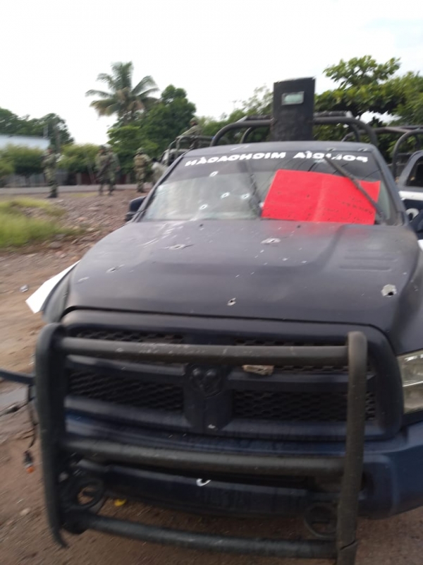 Comando armado ataca a la Policía Michoacán en El Aguaje, deja 13 uniformados muertos y 3 más heridos