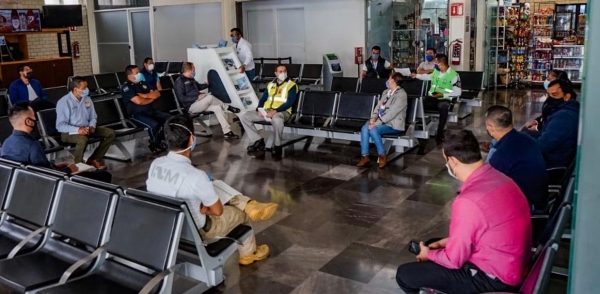 Refuerzan medidas preventivas contra Covid-19 en el aeropuerto de Uruapan