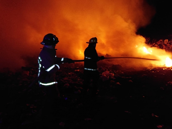 De nueva cuenta incendio en el basurero municipal de Uruapan