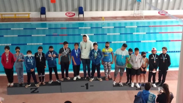 Con gran éxito concluyó el torneo de natación Mártires de Uruapan
