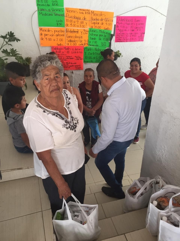 Más de 600 despensas entregó Paco Cedillo a familias de bajos recursos de Uruapan