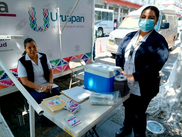 Habilita SSM módulo de vacunación en Tianguis Artesanal de Uruapan