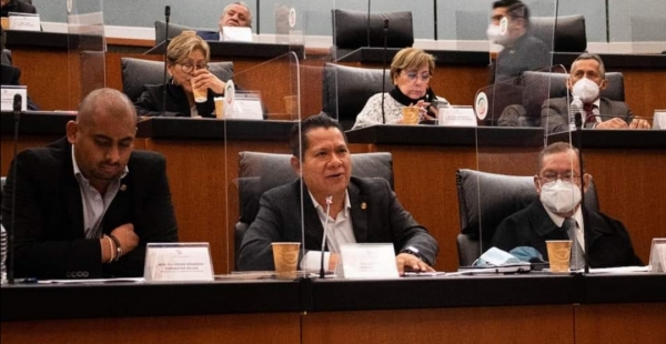 Casimiro Méndez Ortiz  pide a Delfina Gómez aumento de sueldo a profesores