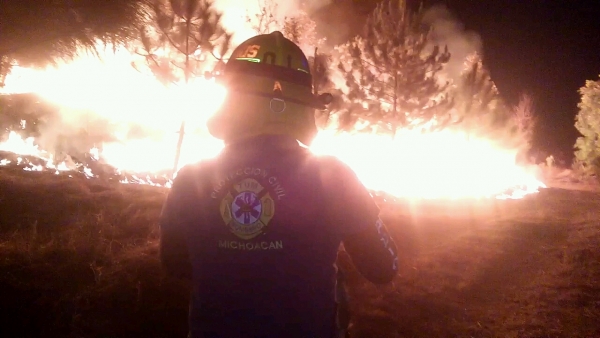 Incendios consumen a Uruapan. El del cerro El Jabalí, esta fuera de control