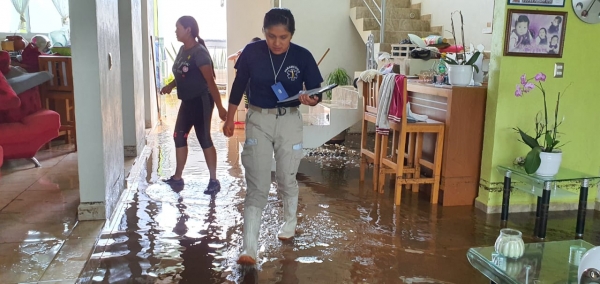 Tromba en Tancitaro provoca inundaciones, Protección Civil labora junto con el municipio