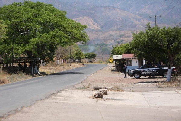 Libre tránsito en Aguililla; restablece SSP la circulación
