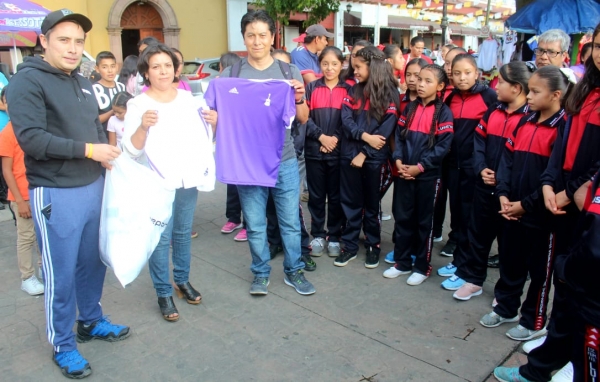El equipo de fútbol femenil de Paracho va a competencia nacional