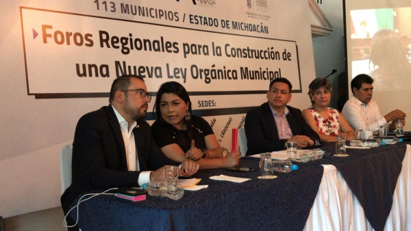 Fortalecimiento de los 113 municipios, vía para el desarrollo de Michoacán: Humberto González