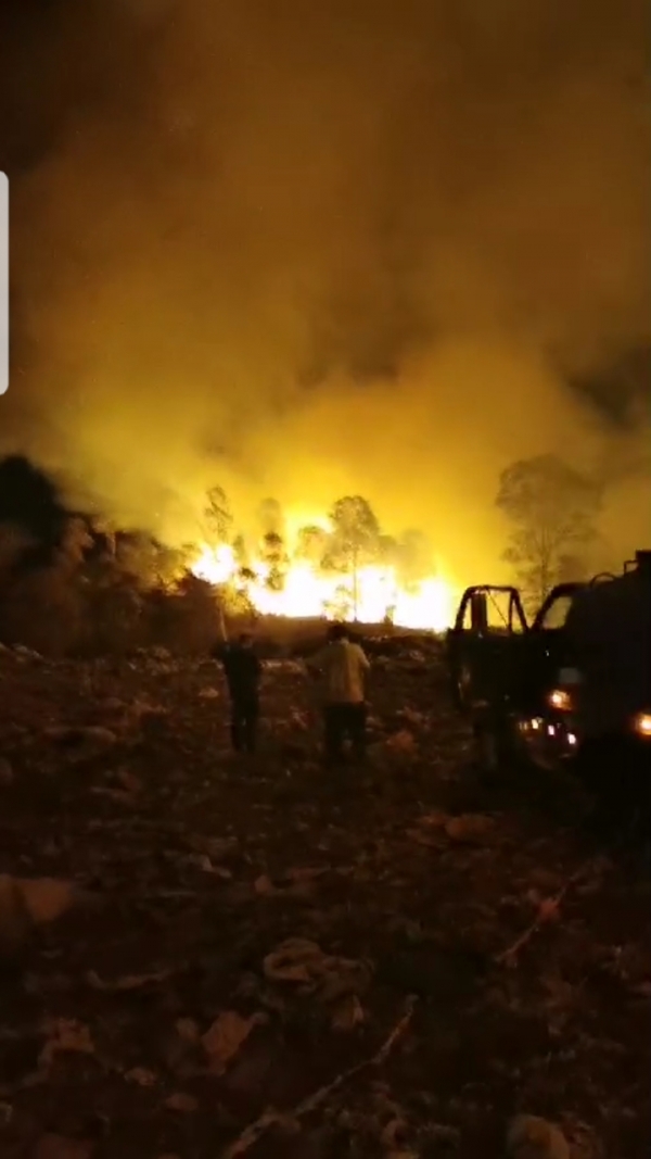 Incendio en el basurero municipal provocó densa neblina de humo tóxico en toda la ciudad de Uruapan