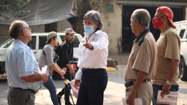 Vecinos simpatizan con Mayela Salas en Uruapan Norte