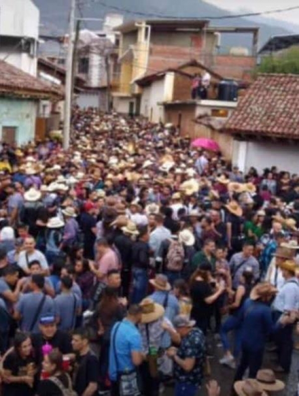 En plena contingencia realizan fiesta patronal en Purépero, Michoacán