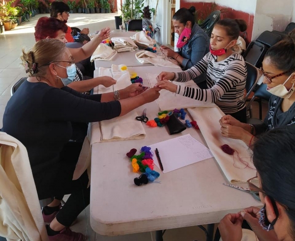 Impulsa Mayela Salas Sáenz talleres de emprendimiento con mujeres de Uruapan