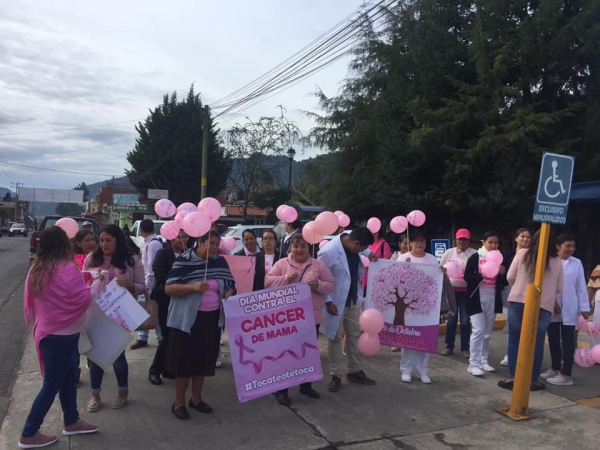 En Cherán, motivan a la prevención y atención del cáncer de mama en mujeres y hombres