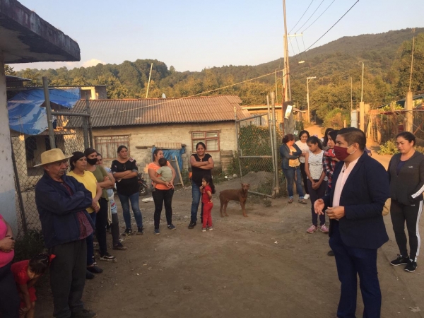 Varias colonias y comunidades de Uruapan son visitadas por Paco Cedillo