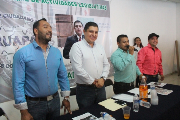 Nacho Campos rinde su primer informe legislativo ante ciudadanos simpatizantes