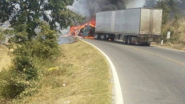 Detienen a dos presuntamente relacionados con incendios de vehículos en Uruapan