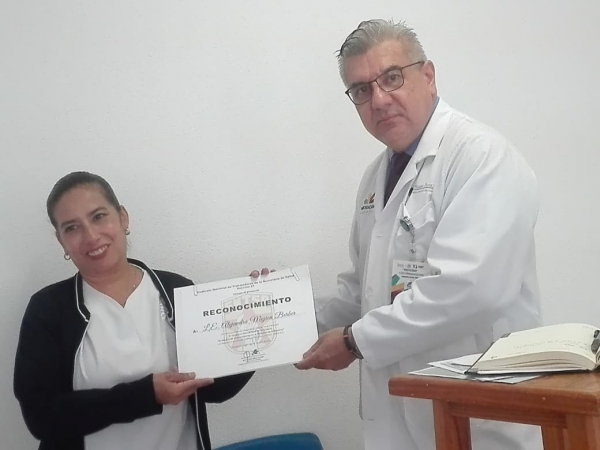 Distinguen a la enfermera Alejandra Mújica Berber por el manejo de lesiones y control de pié diabético