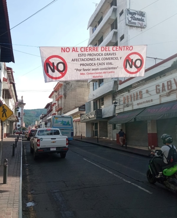 Comerciantes del centro de Uruapan se manifiestan por el cierre de calles