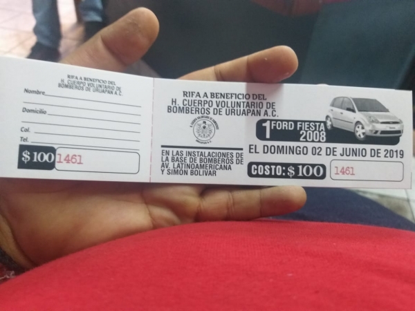 Bomberos Voluntarios de Uruapan rifan un auto para recaudar fondos