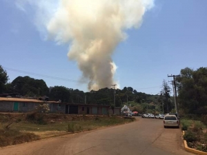 Dos incendios de grandes dimensiones en Santa Rosa y el Zapién