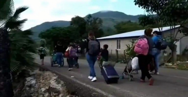 Grupos de civiles armados provocan el éxodo de familias en Coalcomán