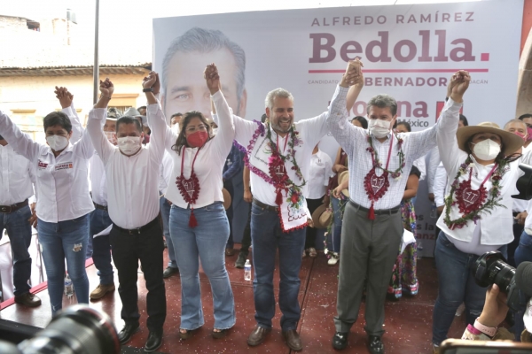 Ricardo Monreal y Casimiro Méndez arropan a Alfredo  Ramírez Bedolla en Penjamillo Michoacán