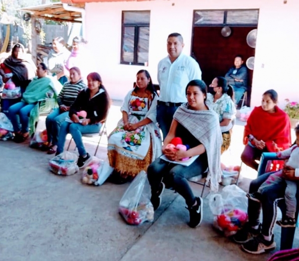 Paco Cedillo fortalece la economía de las comunidades en Uruapan