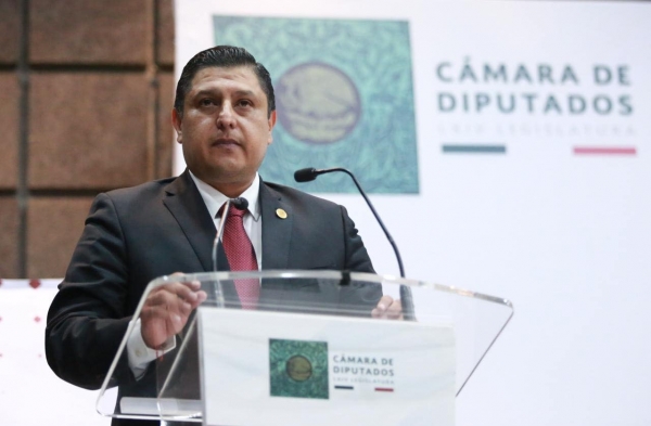 Que se regule en materia fiscal el comercio electrónico, propone Nacho Campos