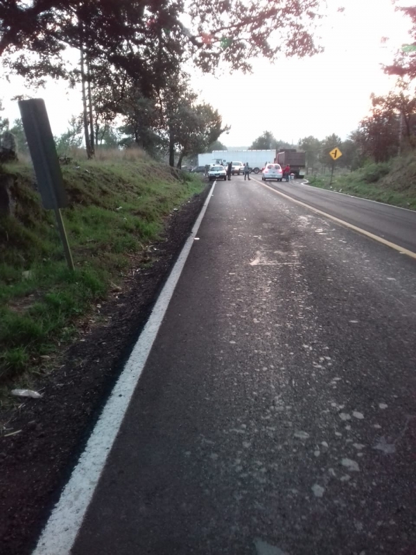 Bloqueada por segundo día la carretera a Paracho por la desviación a Pomacuarán