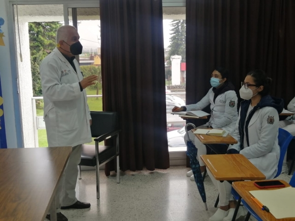 El Hospital General de Uruapan recibe a 30 médicos internos de pregrado