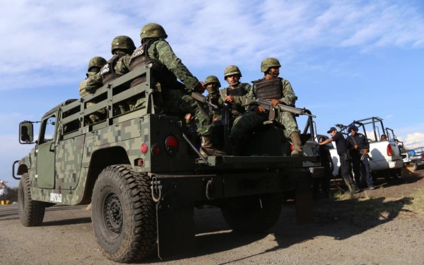 Militares aseguran granadas, explosivos, armas y cargadores