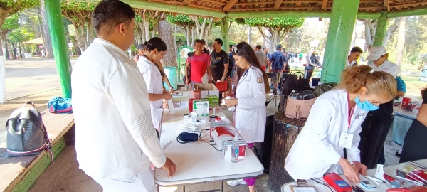 Realizan Feria de la Salud en Uruapan