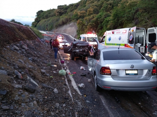 4 muertos y 7 heridos en brutal choque, en la autopista