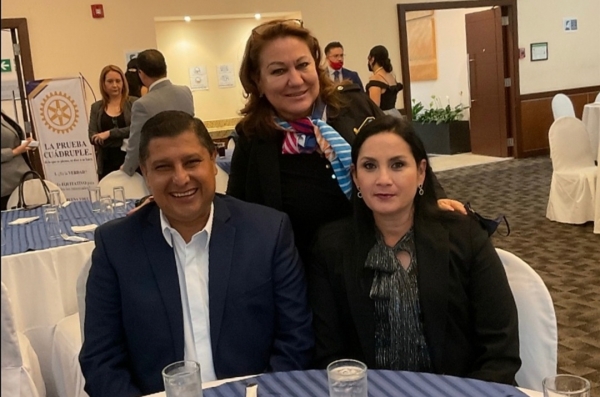 El alcalde electo Nacho Campos y su esposa Yadira invitados especiales del Club Rotario