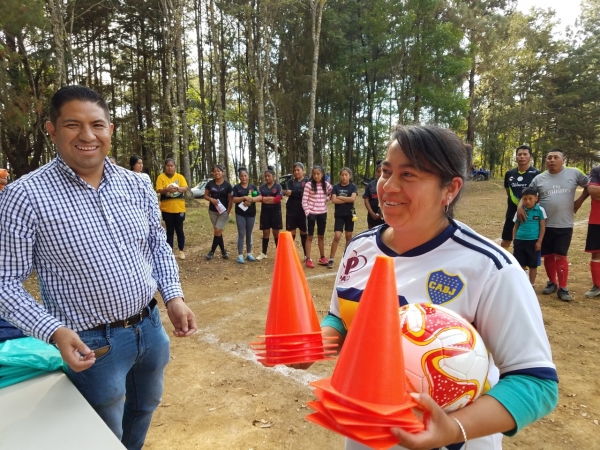 Fortalecer el deporte en colonias y comunidades de Uruapan es prioridad de Paco Cedillo