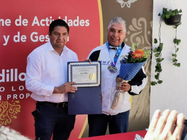 Jesús Olvera, deportista uruapense fue reconocido por Paco Cedillo