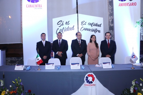 Refrenda Víctor Manríquez compromiso de trabajo conjunto con industriales de Uruapan