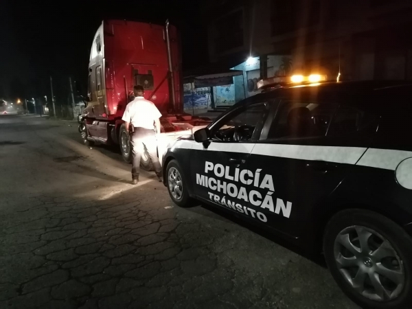 Policía Municipal división Tránsito, recupera tractocamión robado