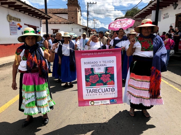 Celebran a los artesanos michoacanos en su día