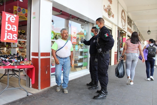 Policías replican medidas preventivas en el centro de Uruapan