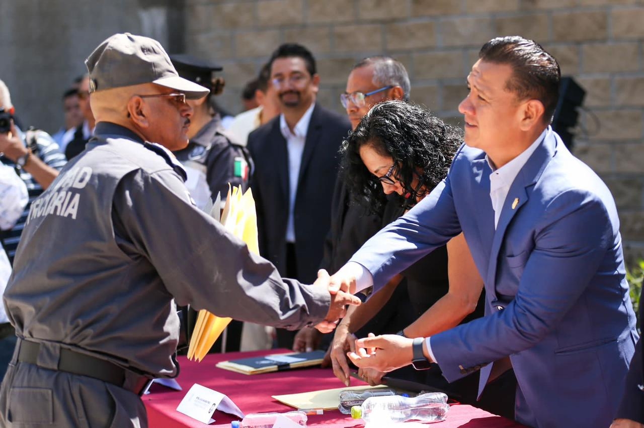 Servidores públicos debemos ser garantes del respeto y cercanía con la ciudadanía: Torres Piña