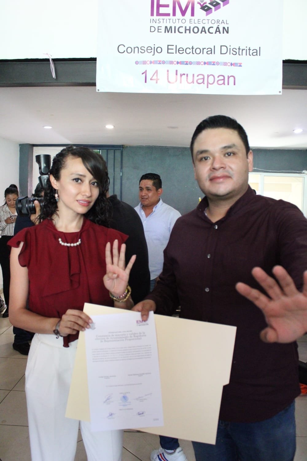 Christian Montero y Estrella González reciben constancia como regidores electos de Morena