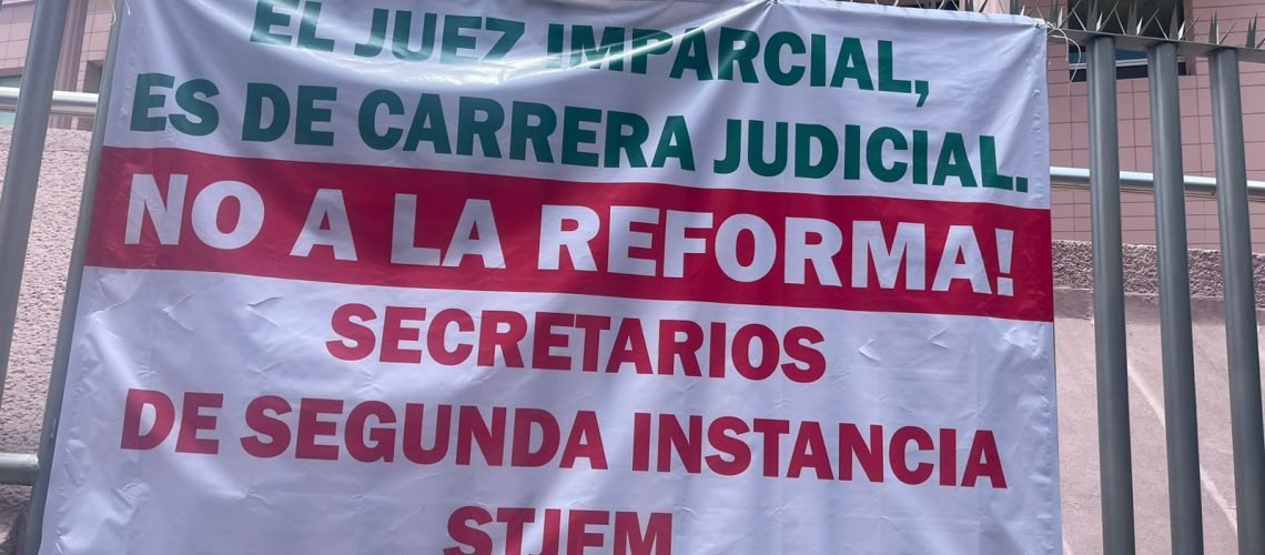 Secretarios de Segunda Instancia  del Supremo Tribunal de Justicia del Estado de Michoacán se manifiestan