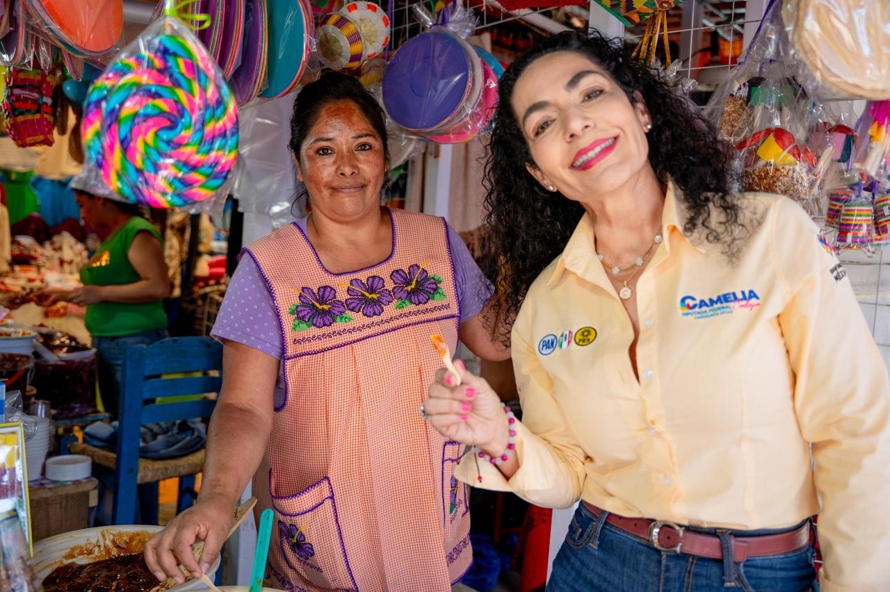 Camelia Calleja visita mercados de San Juan Nuevo